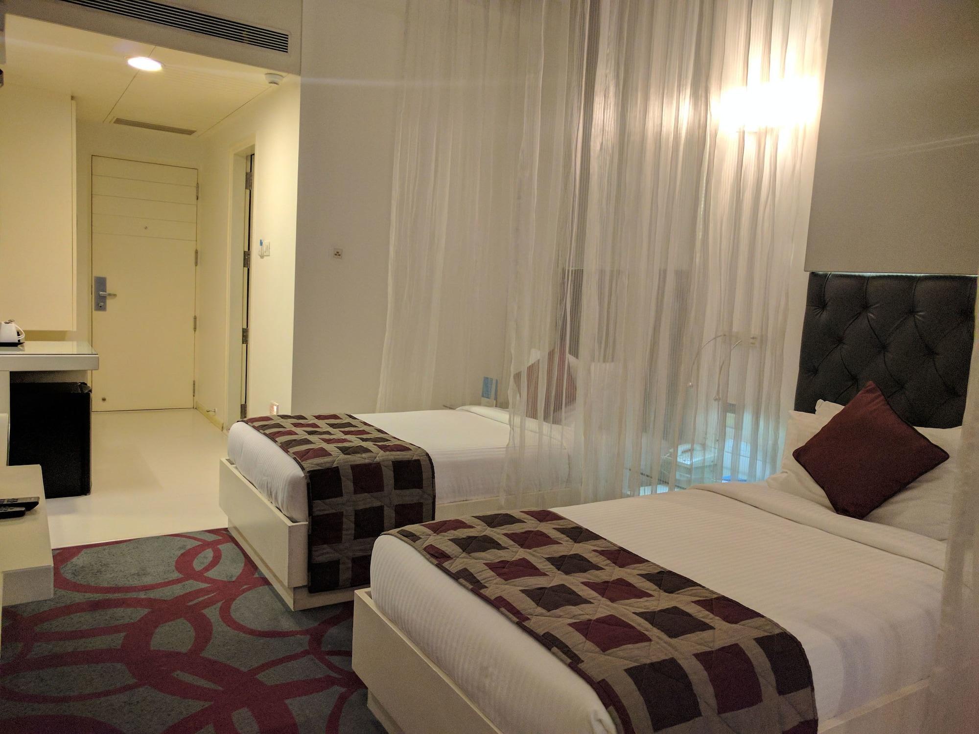 Blu Petal - A Business Hotel Bangalore Exterior foto
