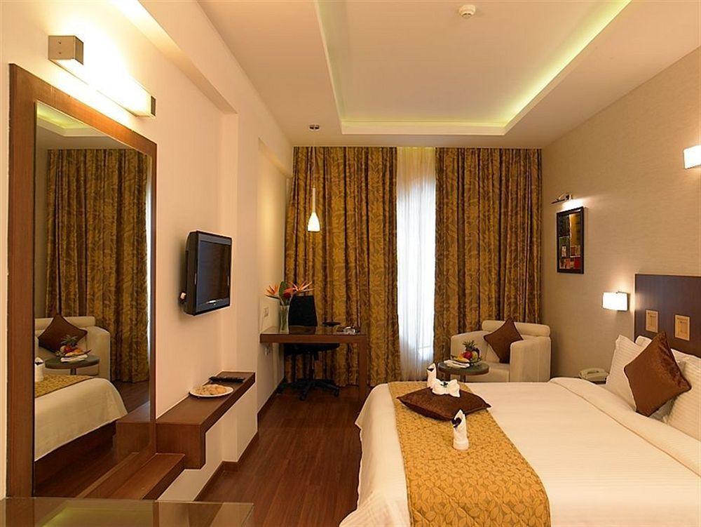 Blu Petal - A Business Hotel Bangalore Exterior foto