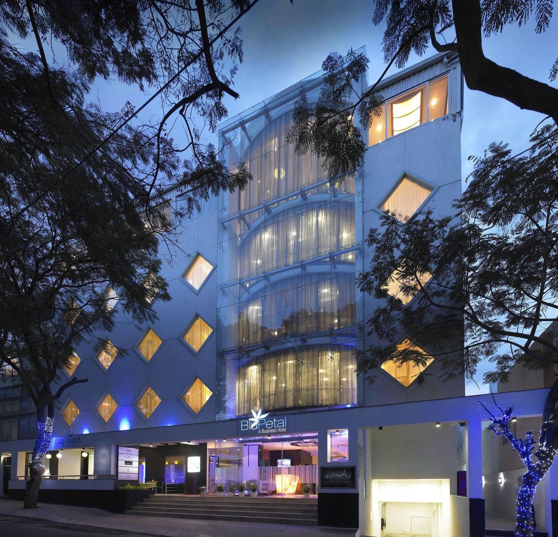 Blu Petal - A Business Hotel Bangalore Exterior foto