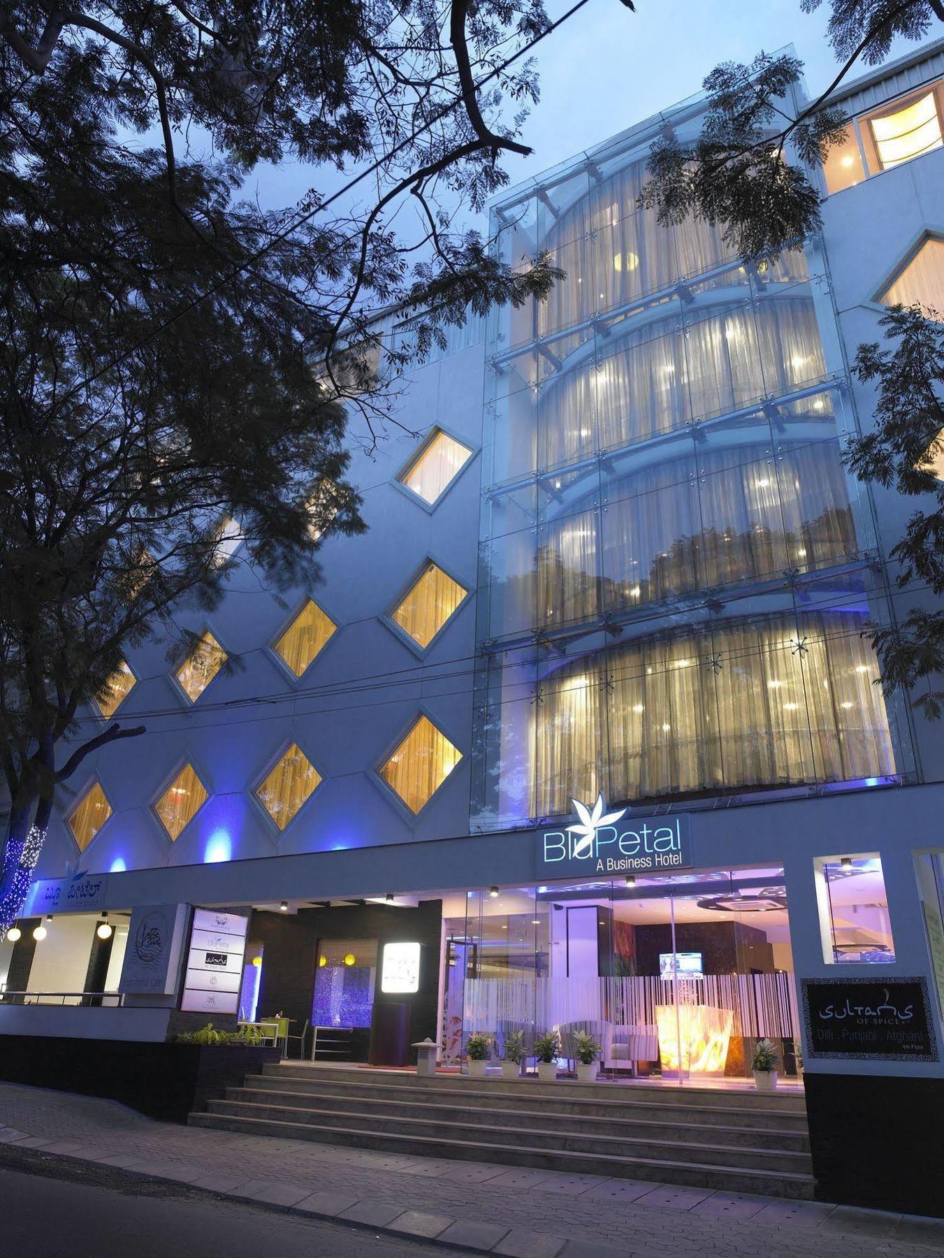 Blu Petal - A Business Hotel Bangalore Exterior foto