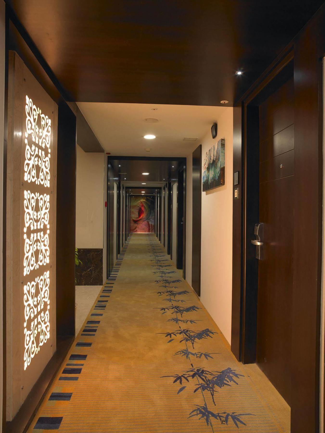 Blu Petal - A Business Hotel Bangalore Exterior foto