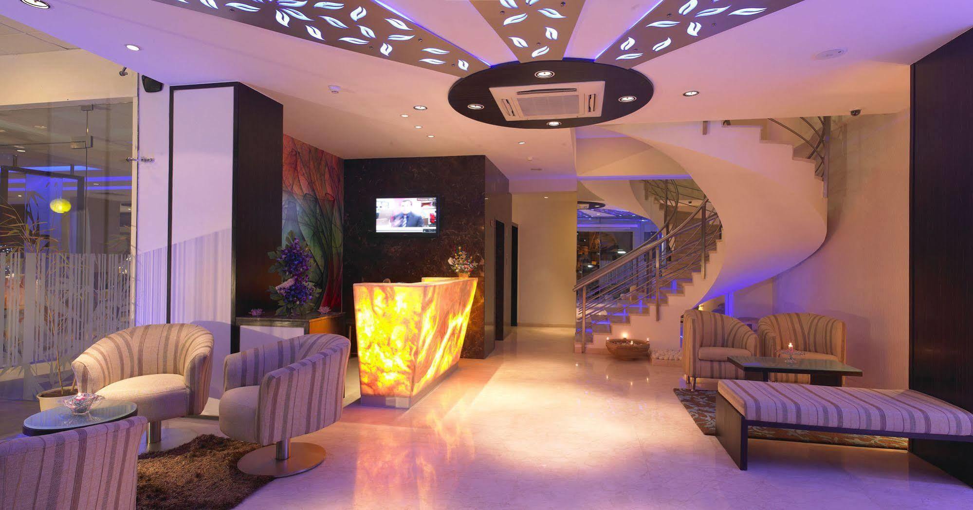 Blu Petal - A Business Hotel Bangalore Exterior foto