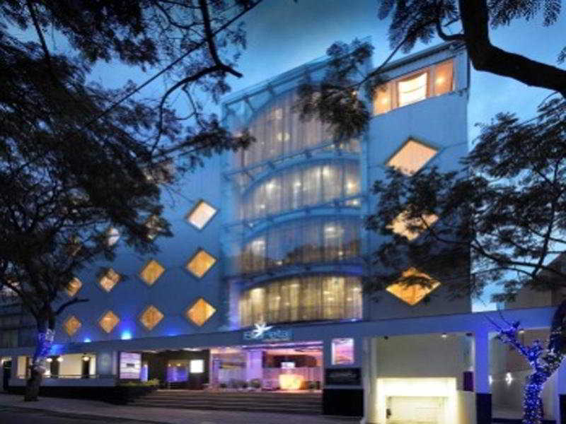 Blu Petal - A Business Hotel Bangalore Exterior foto